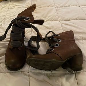 “Gladstone” ankle boot in chocolate suede w/ grey wide 5 eyelet laces. Worn once